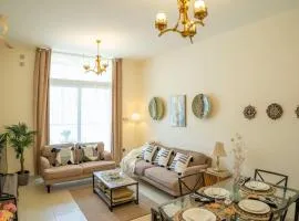 Serenity Grove - Elegant 2BR Apartment, Mangrove Place