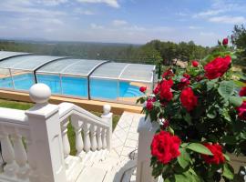 Casa rural en Casas de Moya 'Casa del Pino Gori', hotel mesra haiwan peliharaan di Casas de Moya