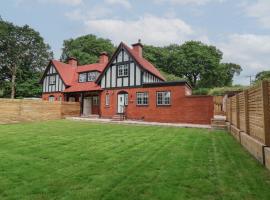2 Golf Links Cottages, familiehotel in Northwich