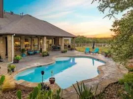 Luxury Retreat, POOL, Views, Pets OK, Sleeps 14