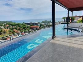 Sea & Sky Karon, hotel dengan kolam renang di Ban Karon