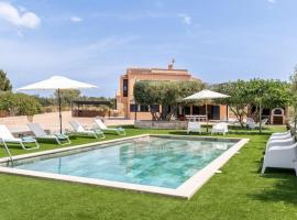Villa Can Bellmunt, hotel with pools in La Aranjasa