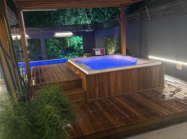 Casa térrea com acessibilidade em Juquehy com piscina aquecida e hidromassagem, maison de vacances à Juqueí