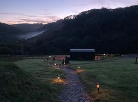 Fullabrook Farm Retreat, The Shepherdess Hut, campsite in West Down