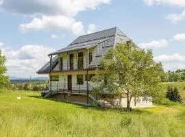 Forest Hideaway: Family/group friendly Villa