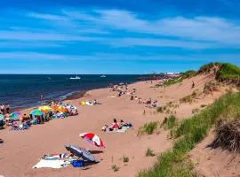 Seabreeze Aboiteau Cottage - beach access