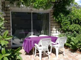 Nice family studio in villa Sceaux 600m RER B direct to Notre-Dame, PWD-friendly hotel sa Sceaux