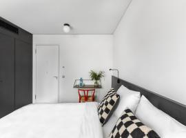 numa I Savi Rooms & Apartments, hotelli Berliinissä lähellä maamerkkiä Wilmersdorfer Straßen metroasema