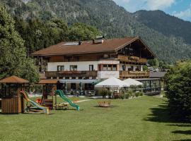 Hotel Dorfcafe Unken, viešbutis mieste Unkenas