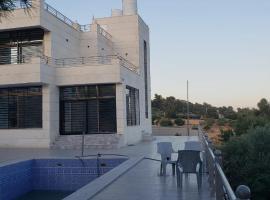 The Pine Tree Chalet, chalet di Jerash