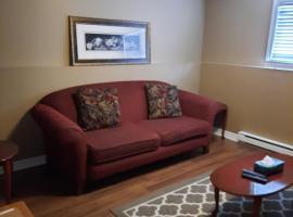 Lovely 2 Bedroom apartment close to Avalon Mall, lejlighed i St. John's