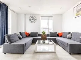 Stylish & Comfortable Top-Floor Flat in Harrow