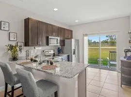 Luxury and tranquility, In the Heart of Poinciana, just 30 min from Disney!