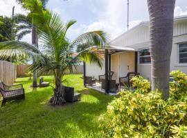 Stunning Miami Oasis with Private Furnished Patio!, хотел с паркинг в Маями Гарденс