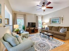 Charming Wilmington Home with Patio about 7 Mi to Beach!, hotel en Wilmington