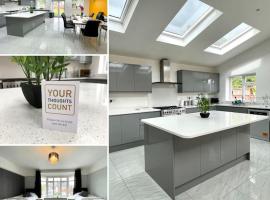 Luxurious Detached Holiday House Free Parking near Airport Town Centre Railway Station, Hotel in Luton