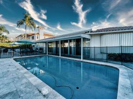 Waterfront Villa Heated Pool Spa Walk To Beach、フォート・ローダーデールのスパホテル