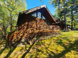 The Luxury Suite at Bear Mountain, hotel in Eureka Springs