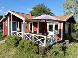 Nice cottage located in the north of Oland next to Byxelkrok、ビクセトルゥのホテル