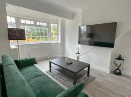 Comfortable Stay in 3 Bed House, apartment in Hither Green