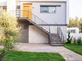 Sleek Flat w Garden 5 min to Beach in Milas, вилла в Милясе
