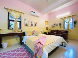 Bandra Studio Lokhandwala House, Near Carter Road, Palli Hill by Connekt Homes, ξενοδοχείο στη Μουμπάι