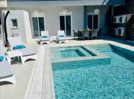 Flev's Luxury House with pool, hotel in Kremasti
