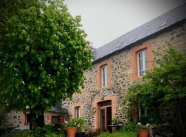 Maison d'Hôtes & Savonnerie de Bonnefon: Saint-Chély-dʼAubrac şehrinde bir Oda ve Kahvaltı