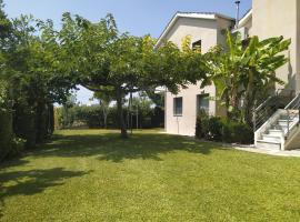 House In The Garden, casa de férias em Preveza