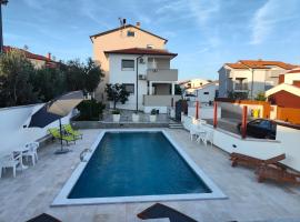 Apartments Ivana with the pool, hotel a Rovinjsko Selo