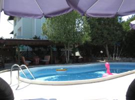 Hostel Papagal, hotel in Varna City