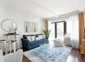 809-3A 1BR Columbus Circle Elevator W D