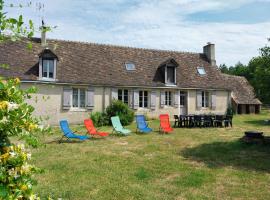 La Bergerie - Forêt - 10 Personnes, familiehotel in Parigné-lʼÉvêque