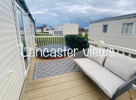 Lancaster Views, Luxury 2022 home with Hot Tub, camping in Tattershall