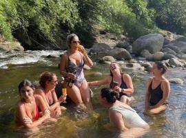 Pousada Rosa dos Ventos Kchu, värdshus i Cachoeiras de Macacu