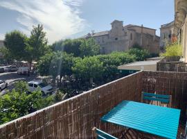 Cocon au cœur du village de Forcalquier, hotel v destinaci Forcalquier