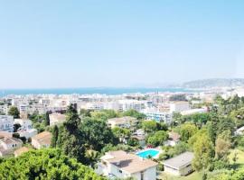 Charming T2 Eden Park with swimming pool private parking, hotel in Juan-les-Pins