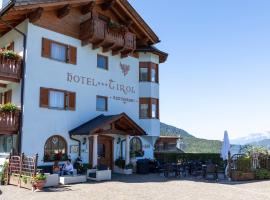 Hotel Tirol- Natural Idyll, hotel amb aparcament a Montesover