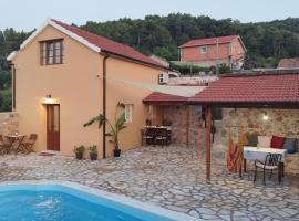 Holiday house "Acacia", for two with pool, Dol: Stari Grad şehrinde bir tatil evi