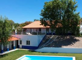 Viesnīca Quinta das Casas Altas - Private Pool pilsētā Santarena