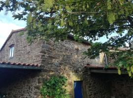 Casa rural de piedra en una aldea tranquila de Zas, seosko domaćinstvo 
