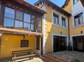 Hotel rural Monasterio de Ara Mada、Santa Colomba de las Arrimadasのホテル