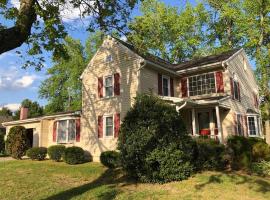 Peaceful 3BR Home Near SU, Sports Fields, Civic Center, Zoo & Ocean City, hotel v destinaci Salisbury