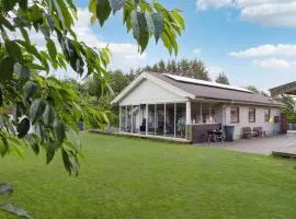 4 Bedroom Beautiful Home In Oksbøl