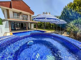 Inviting 3-Bedrooms Villa in ovacik Fethiye Mugla, feriebolig ved stranden i Ovacik