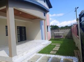 At Home, ubytování v soukromí v destinaci Douala