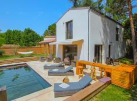 Beautiful Home In Vagnas With Outdoor Swimming Pool, atostogų namelis mieste Vagnas