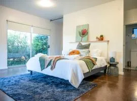 Peaceful Hills Escape: Charming 2-Story Retreat