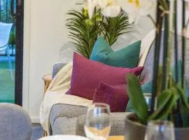 Urban Elegance - 2 Bed, 2 Bath in the CBD