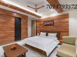 Bhavika Family Homestay 2Bhk,AC, Private terrace,, hotel i Udaipur
